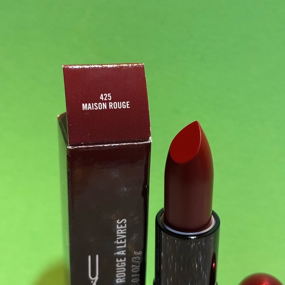 BNIB! MAC Cosmetics Love Me Lipstick - Maison Rouge 425 - Picture 2 of 6